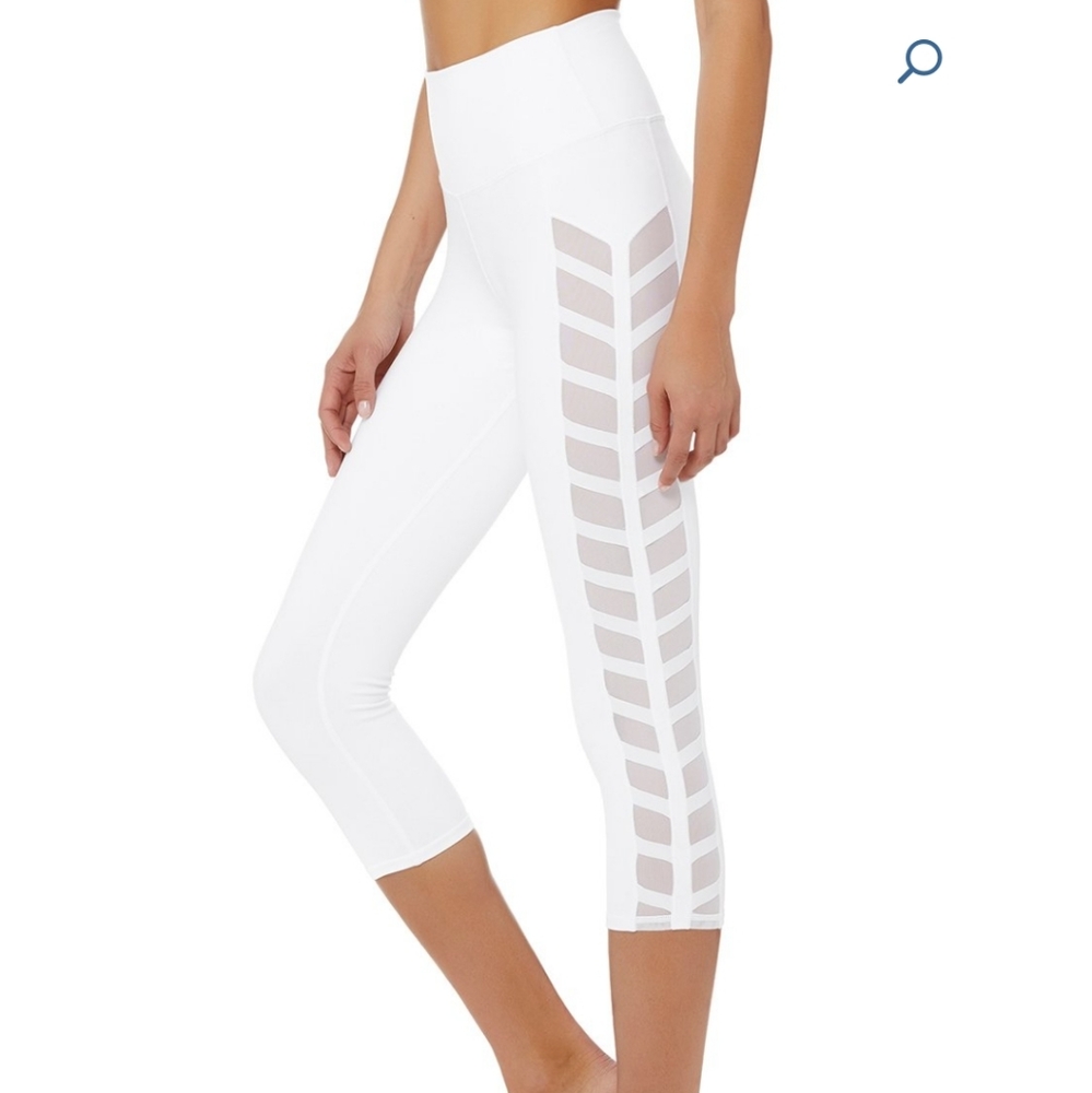 Alo yoga chevron capri leggings, white, size S